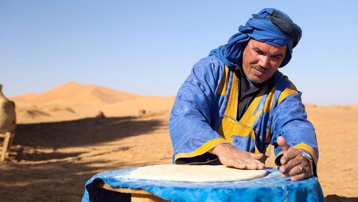 Berber Pizza (Madfouna) Experience in the Sahara Desert
