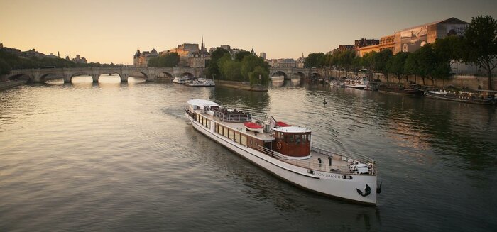 Dinner Cruise in a Michelin restaurant
