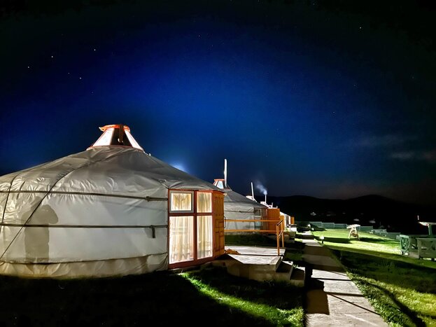 Tsenkher hot springs