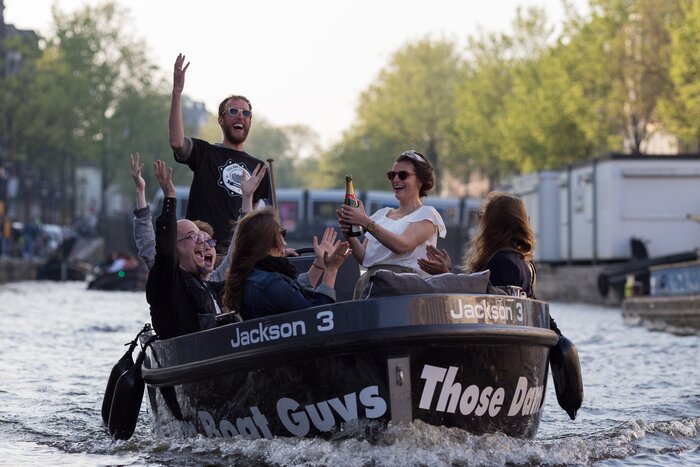 Amsterdam - Private canal cruise to Van Gogh Museum