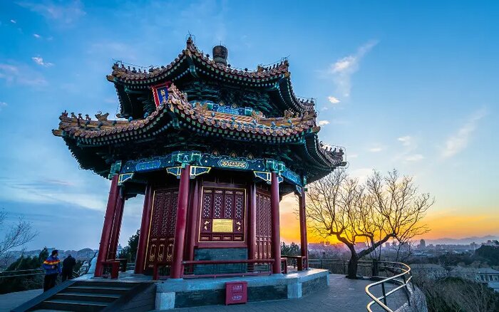 Jingshan Park (overlook the Forbidden City) 