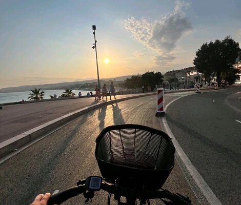 Sunset e-bike tour in Nice 