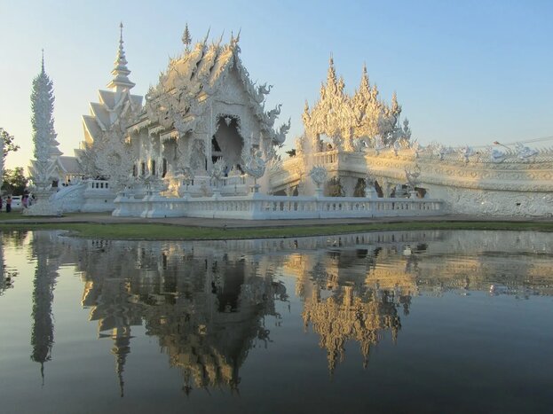 Visit Hot Spring, White Temple and Blue Temple!