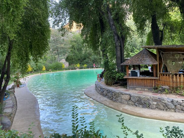 Relax in a swimming pool next to the Maipo River - Maipo Valley