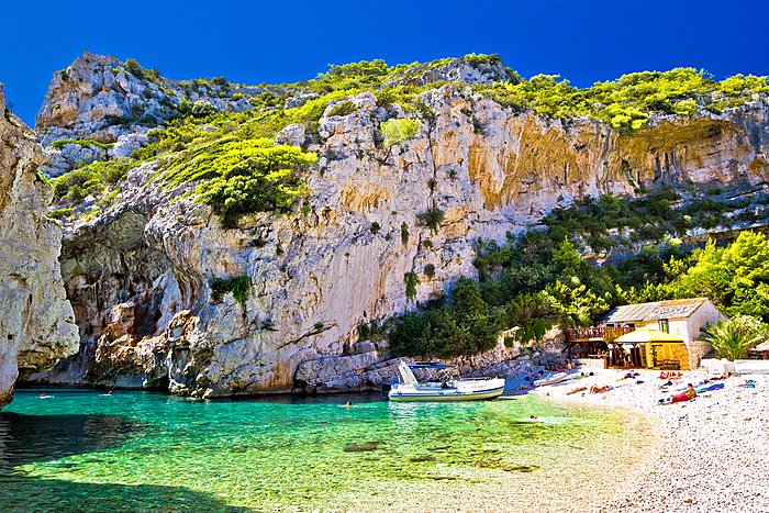 Sailing from Brač island to Vis