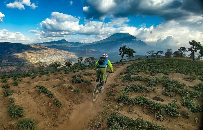This mountain biking tour is perfect for intermediate to advanced riders