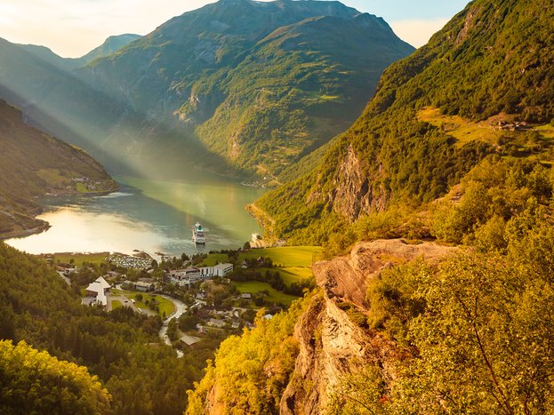 Boat trip with a local guide (Hotel Union Øye guests)