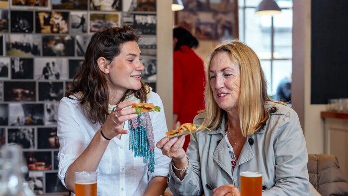 Edinburgh Food Tour - With Locals - Private