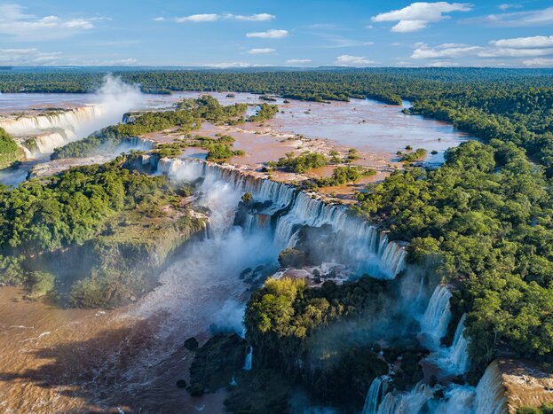 Visit both sides of the famed Iguazú Falls and see Garganta del Diablo (Devil's Throat)