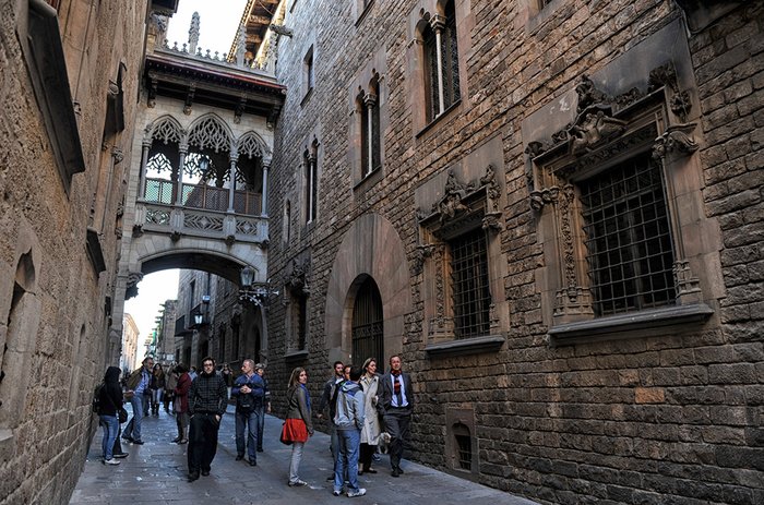 Cultural and Historical Tapas Tour in the Gothic Quarter
