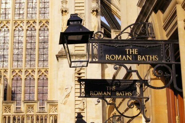 Stonehenge & Bath Day Tour (including Roman Baths)