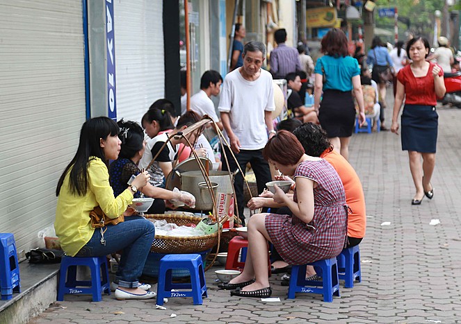 Late Afternoon Street Food Tour in Hanoi: Fermented Pork, Grilled Fish, and More