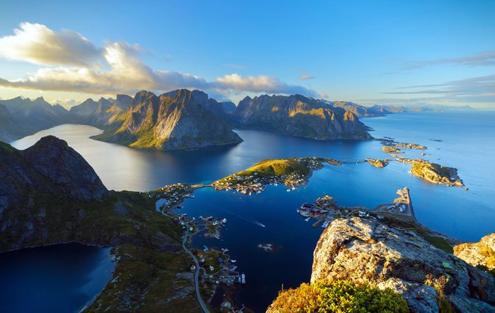 Reinebringen Hike