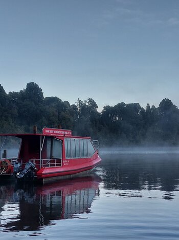 Scenic cruise on Lake Mapourika
