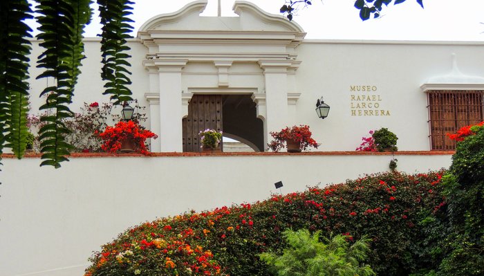 Lima: City Tour + Visit to Larco Museum 🕍