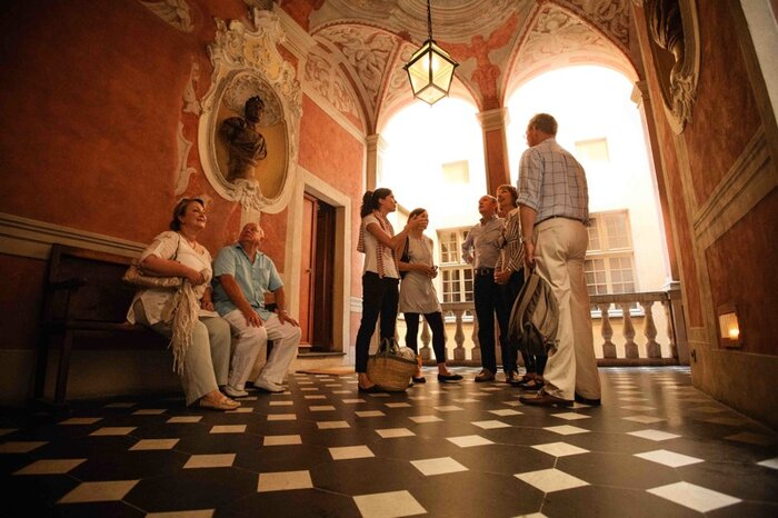 Taste of Old Nice: Market Stroll, Local Bites & Seaside Picnic