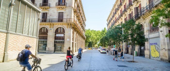 E-Bike Tour of Barcelona with Wine and Tapas