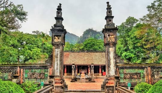 Day trip to Ninh Binh (Hoa Lu, Tam Coc & Mua Cave)