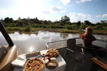 Olifants Boat Safari - Ivory Wilderness River Lodge