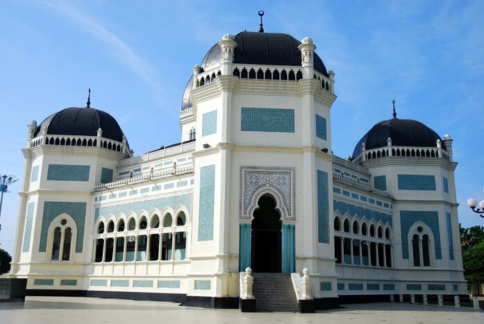 Visit Al-Mashun Mosque