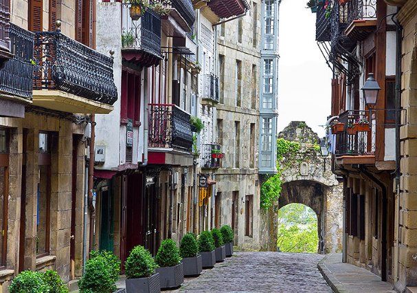A Basque Country Excursion:  Jaizkibel Hike, Txakoli Winery & Hondarribia
