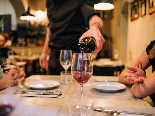 Barcelona at Sunset: Tapas & Wine Tour