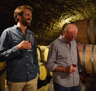 From Beaune: Full day Ebike Burgundy tour, tastings & picnic lunch