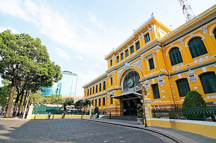 Half Day Ho Chi Minh City Tour with Dong Khoi Street