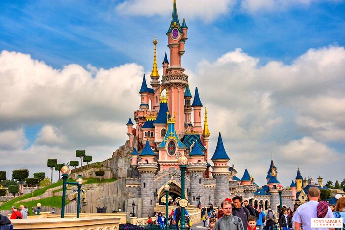 Entrance Tickets: Disneyland Paris (1 day/2 parks)
