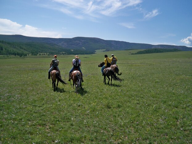 Horse riding (15 - 25 km), arrive in Karakorum
