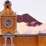 The Agua volcanoe rises above Antigua's colonial Santa Catalina Arch
