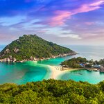 Take a longtail boat ride from Koh Tao to reach Nang Yuan Island 