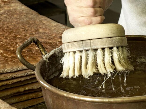 Tour of the Jakob’s Basler Leckerly manufactury with packing workshop