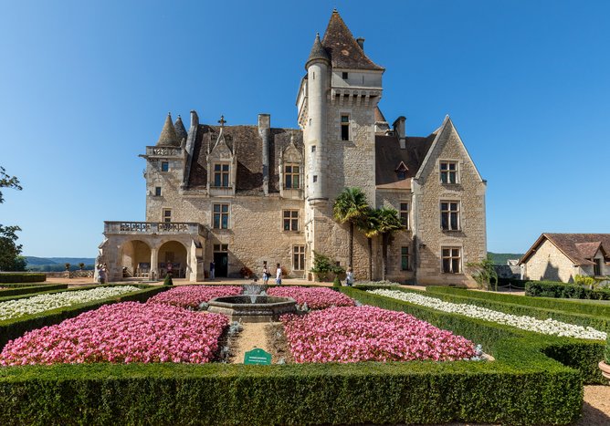 Visit of Milandes Castle (Entrance Tickets Included)