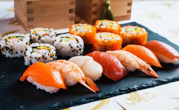 Tokyo: Roll and Authentic Sushi Making Class in Asakusa