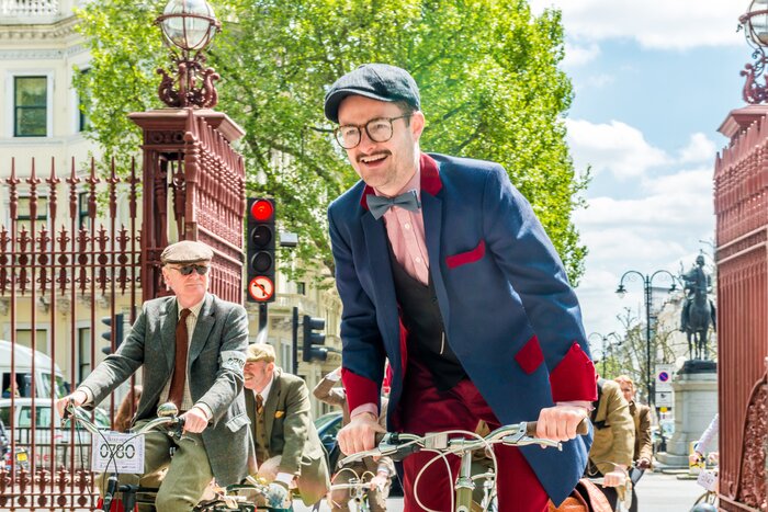 Experience London's hidden gems on a vintage bike ride through the capital