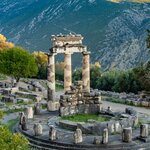 Discover the ancient ruins of Delphi on a mainland Greece roadtrip