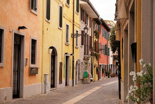 Self explore Bardolino
