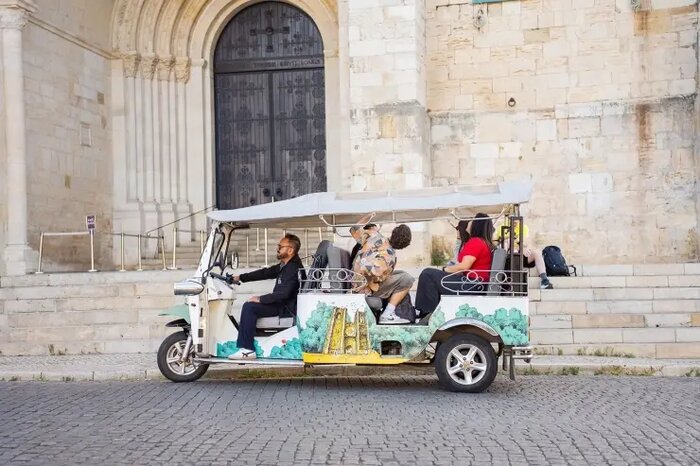 Lisbon Eco Tuk-Tuk Tour with Local Food Tastings