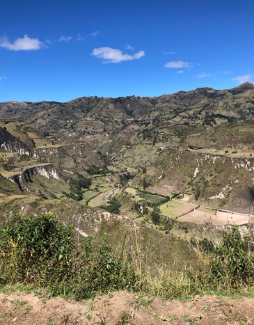 Hiking around Isinliví
