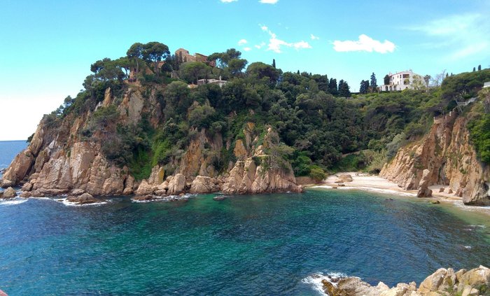 Costa Brava Treasures: Boat, Coves & Medieval Towns