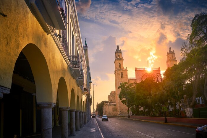 Mérida's San Idefonso cathedral at sunrise