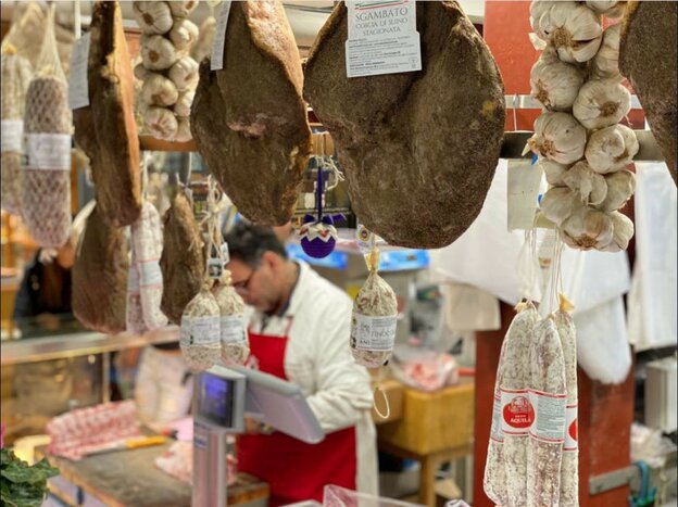 Florence Cooking Class and Lunch at a Farmhouse in Tuscany with Local Market Tour