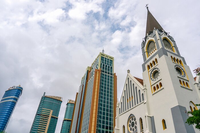 Tuck out of the rain on a cultural discovery tour in Dar es Salaam