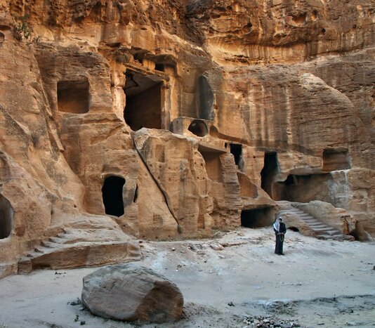 Petra - Little Petra visit - Wadi rum 02 hrs Jeep tour 4x4 