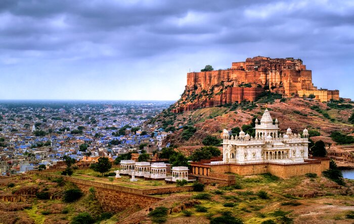 Discover the grand Mehrangarh Fort overlooking the city of Jodphur
