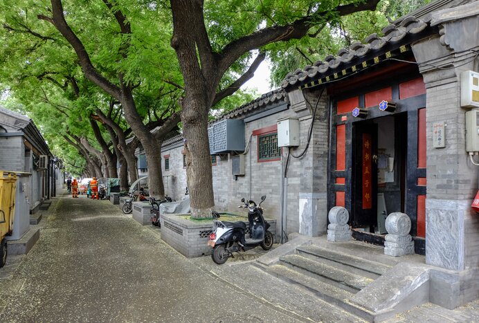 Walking tour through the Hutongs
