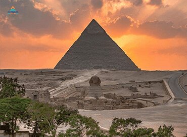 Great Pyramid Inn Dinner With Pyramids View