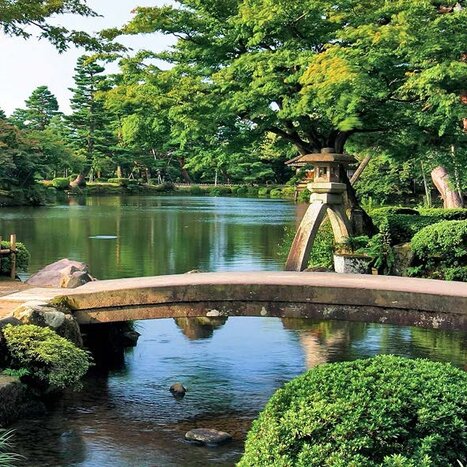 Kanazawa Highlights Guided Tour by Public Transportation : Kenroku-en Garden and Samurai District in Public Transportation