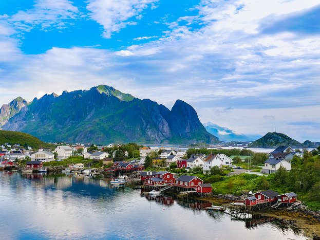 Explore Reine and the Surroundings